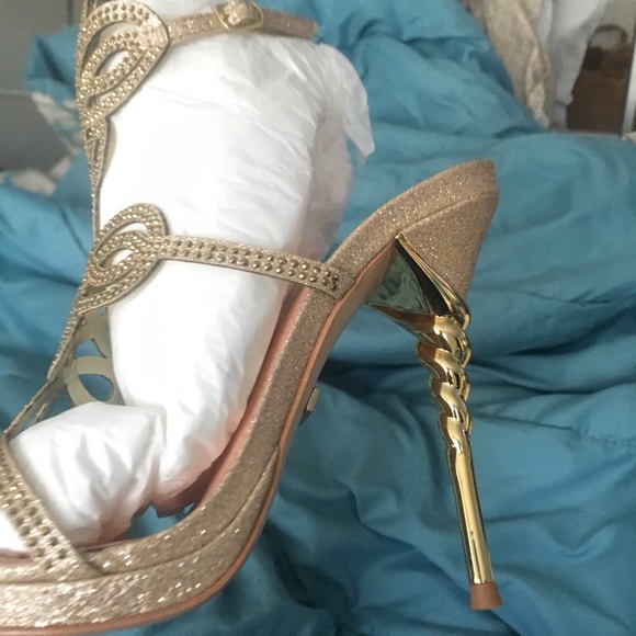 BEBE Deljah Twisted Stiletto heel sandals - Picture 5 of 8